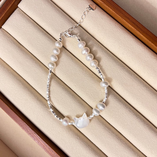 Sterling Silver Cat & Mother-of-Pearl Freshwater Pearl Bracelet – Elegant, Handmade & Cat-Inspired