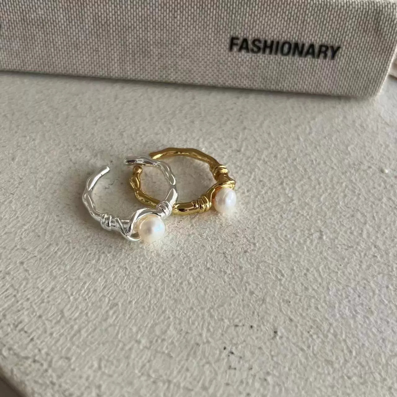 Pearl ring in twist shape