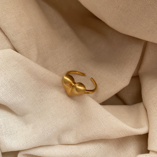 Simple three-dimensional love ring