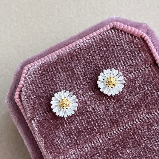 Fresh Daisy Stud Earrings: Your Perfect Everyday Accessory