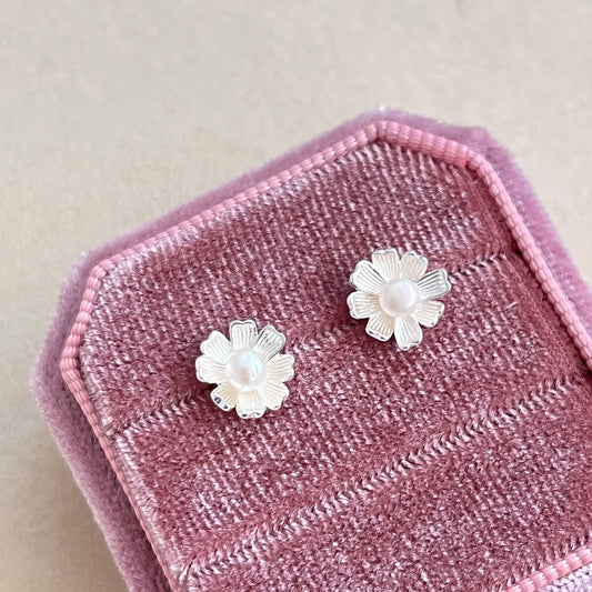 Fresh Daisy Stud Earrings: Your Perfect Everyday Accessory