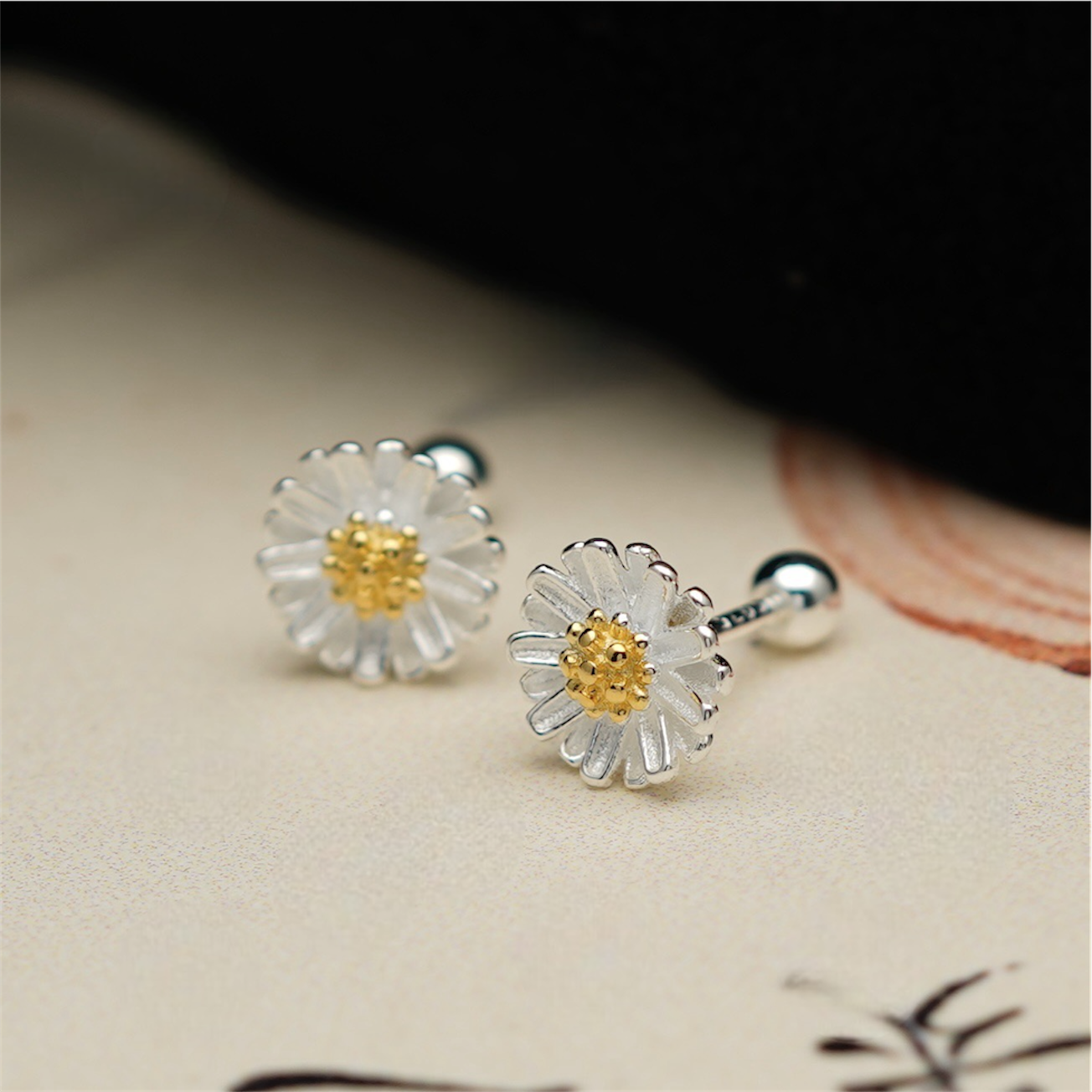 Daisy sterling silver stud earrings