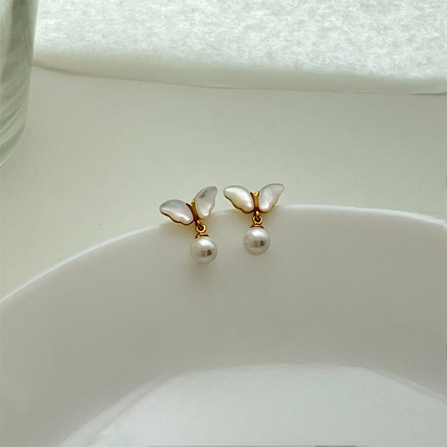 Lovely butterfly pearl earrings