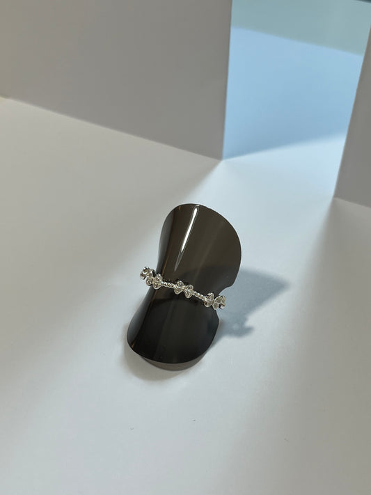 Small bow around the ring