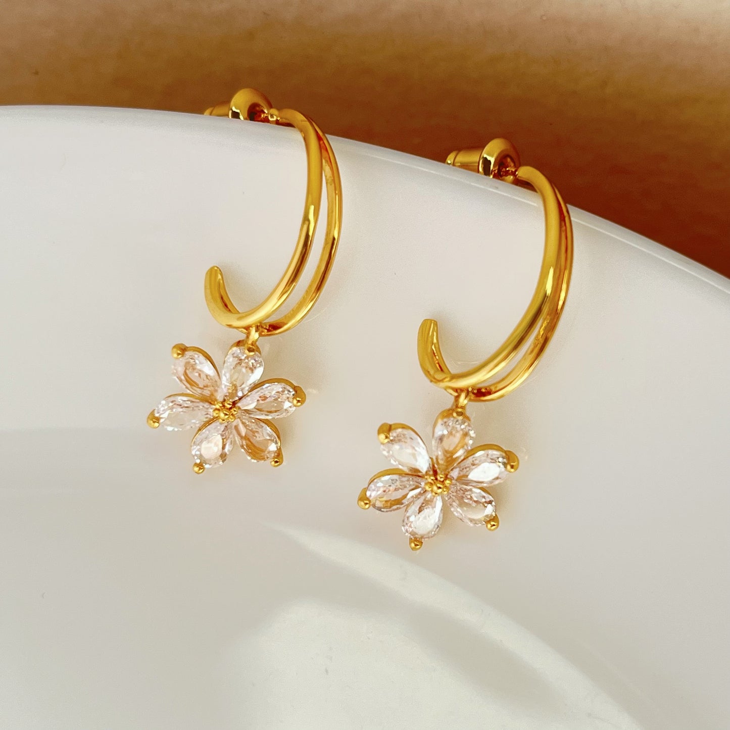 Small flowers sparkle earrings