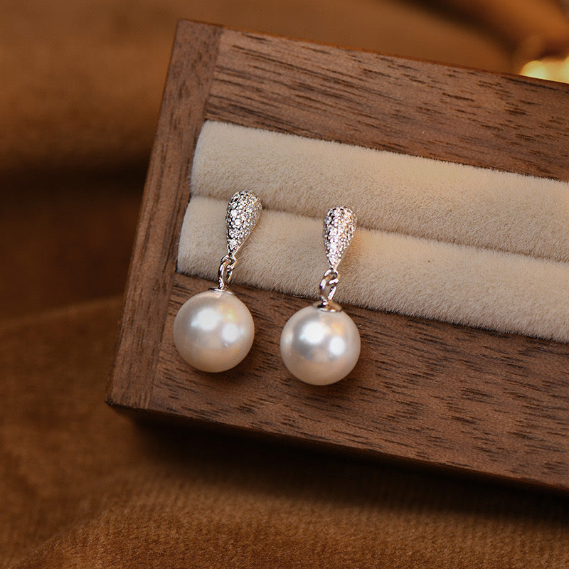 Versatile pearl earrings