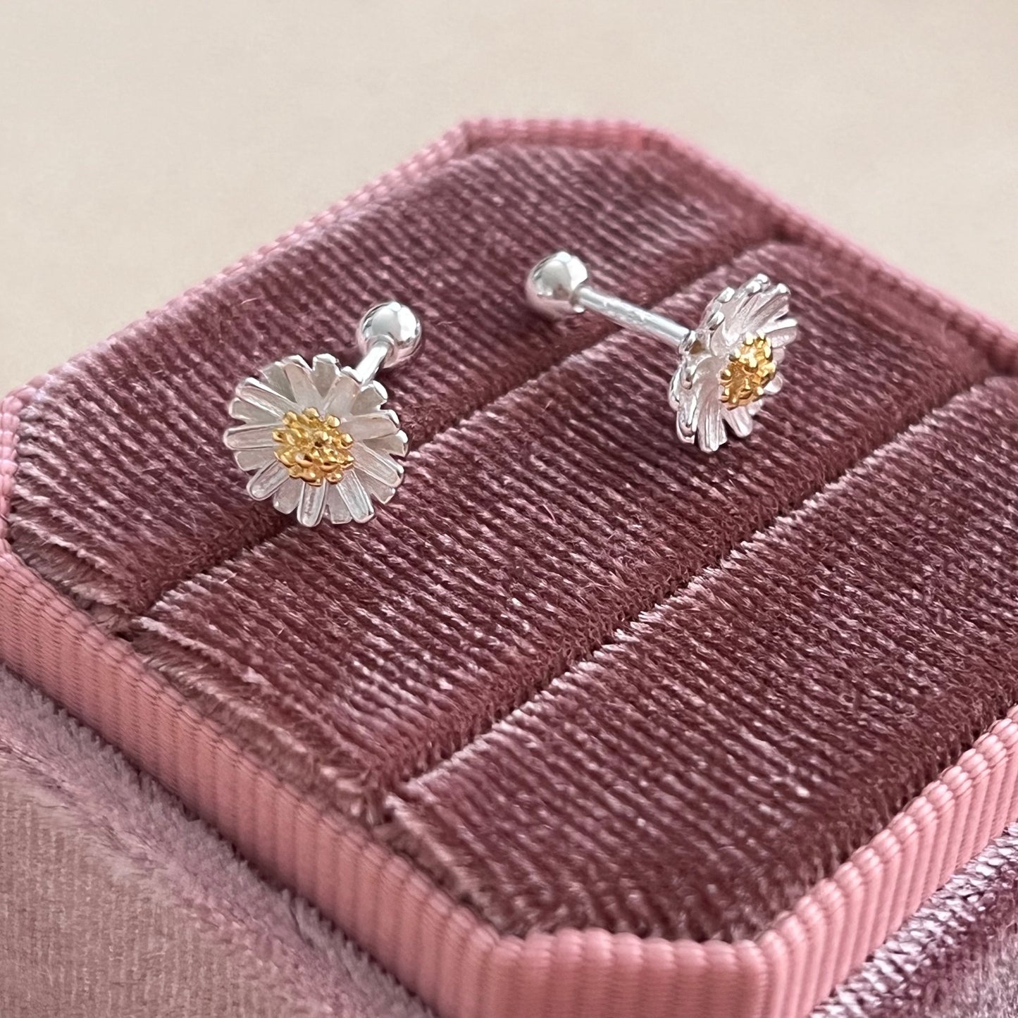Fresh Daisy Stud Earrings: Your Perfect Everyday Accessory